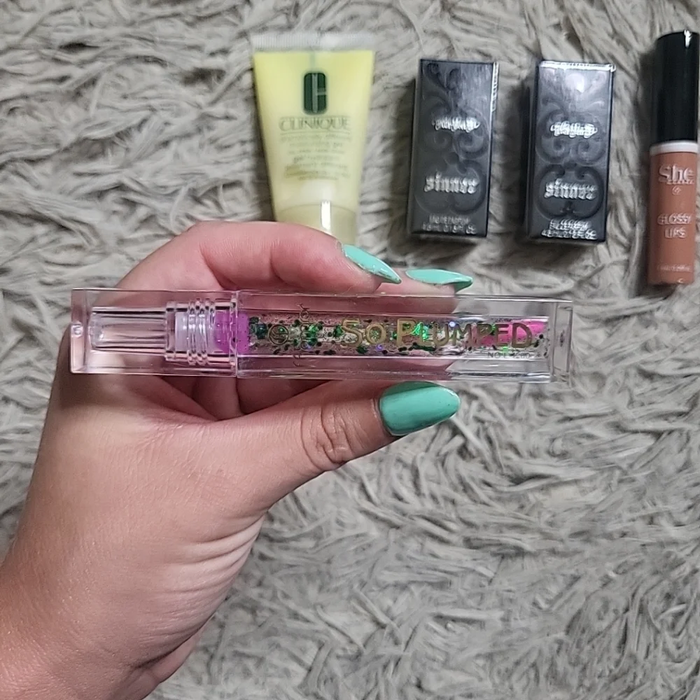 Beauty Bundle Clinique Kat Von D Lips Plumping Lip Gloss Moisturizer ✨️💫